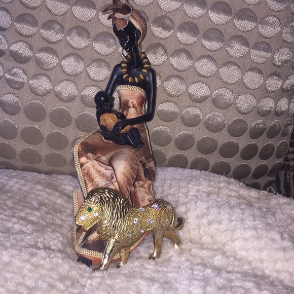 Lion Brooch 🦁 - Picture 2 of 4